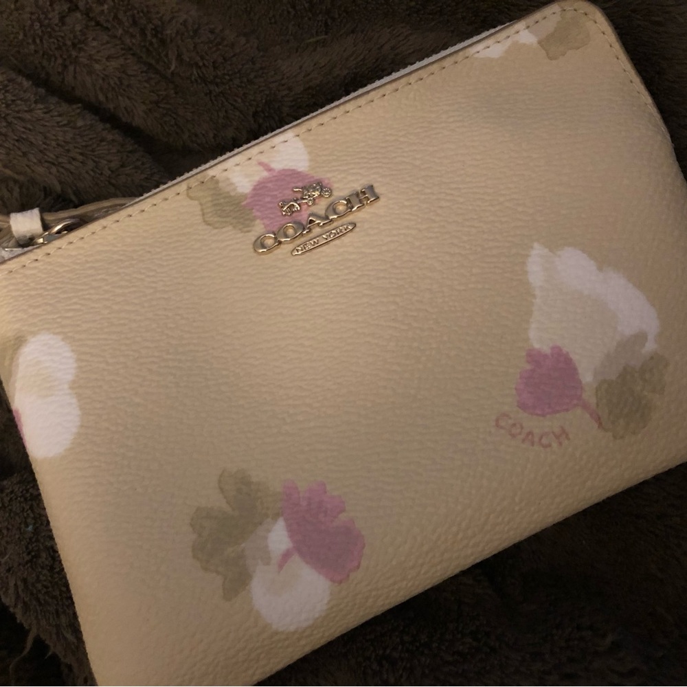 SALE!! NWT Coach gorgeous rare wristlet!! PRICE FIRM